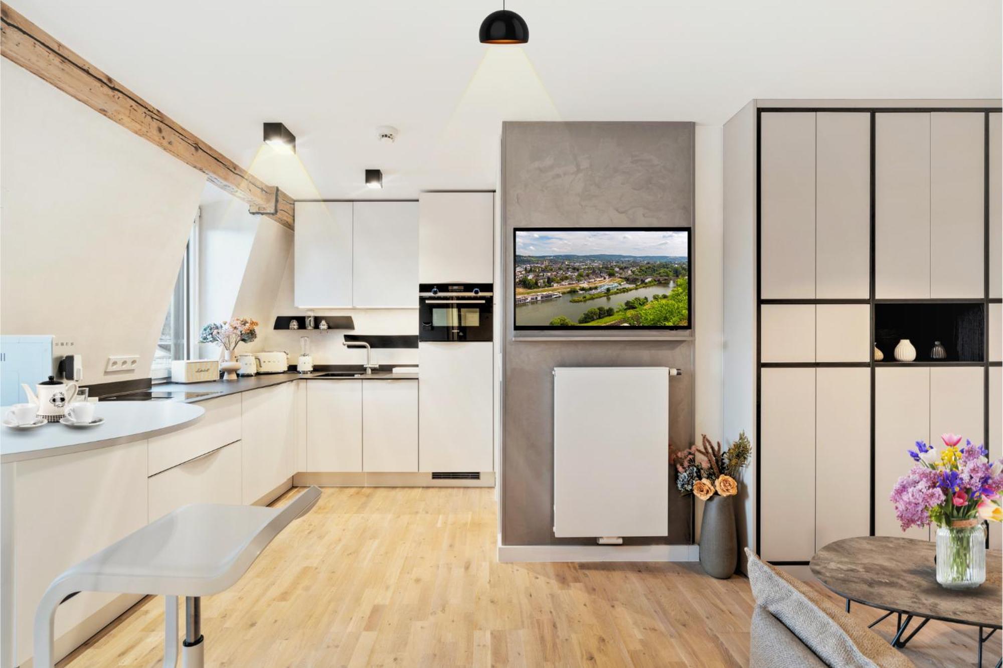 Modern Elegance In Historical Center Appartamento Treviri