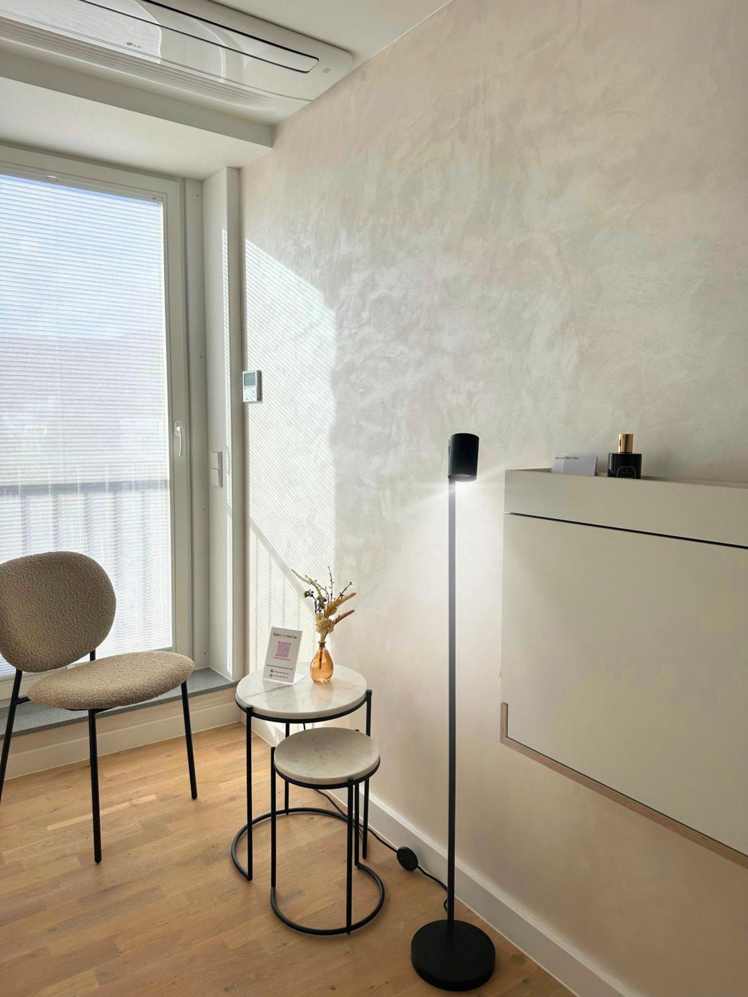 Modern Elegance In Historical Center Appartamento