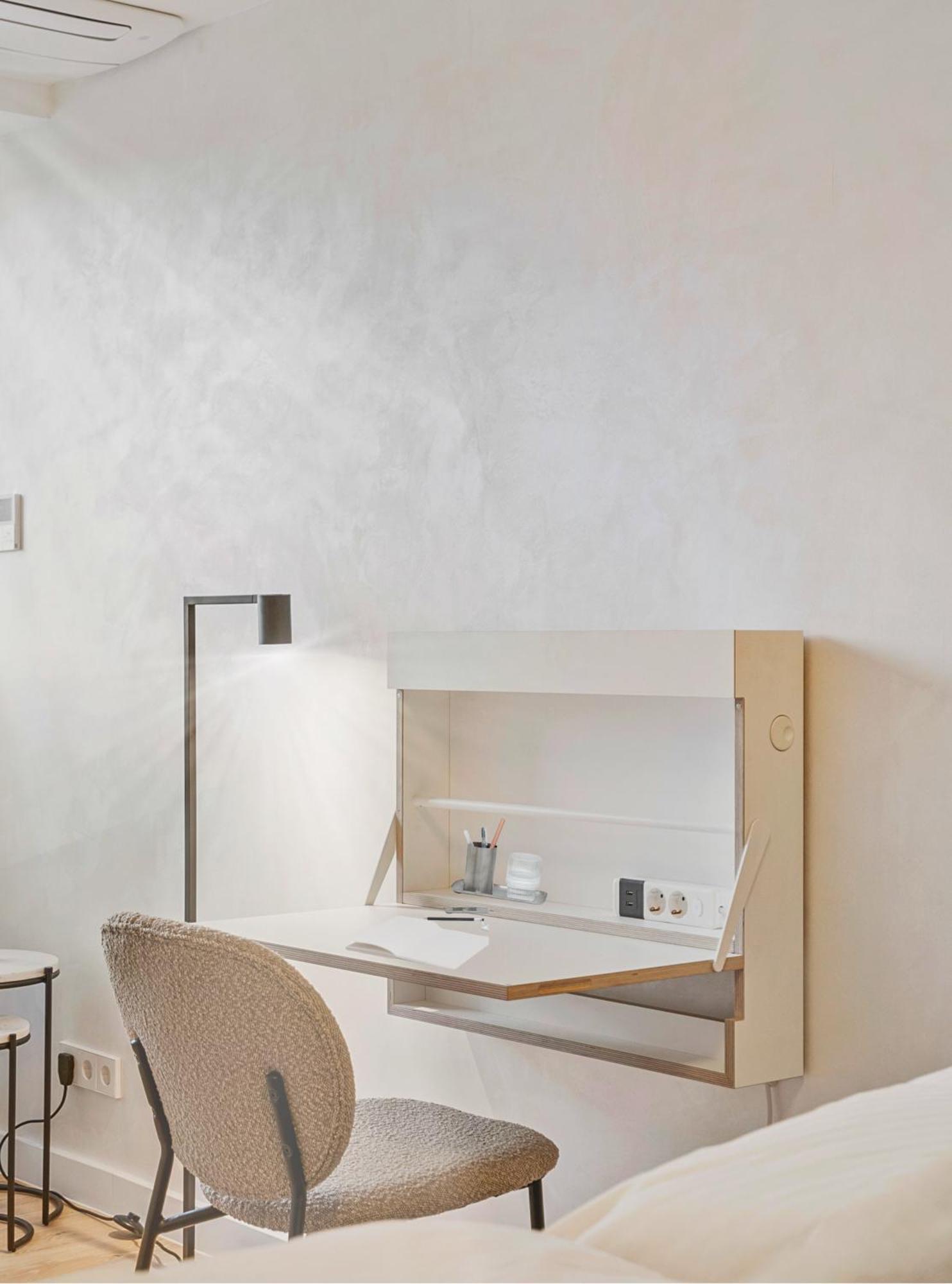 Modern Elegance In Historical Center Apartment